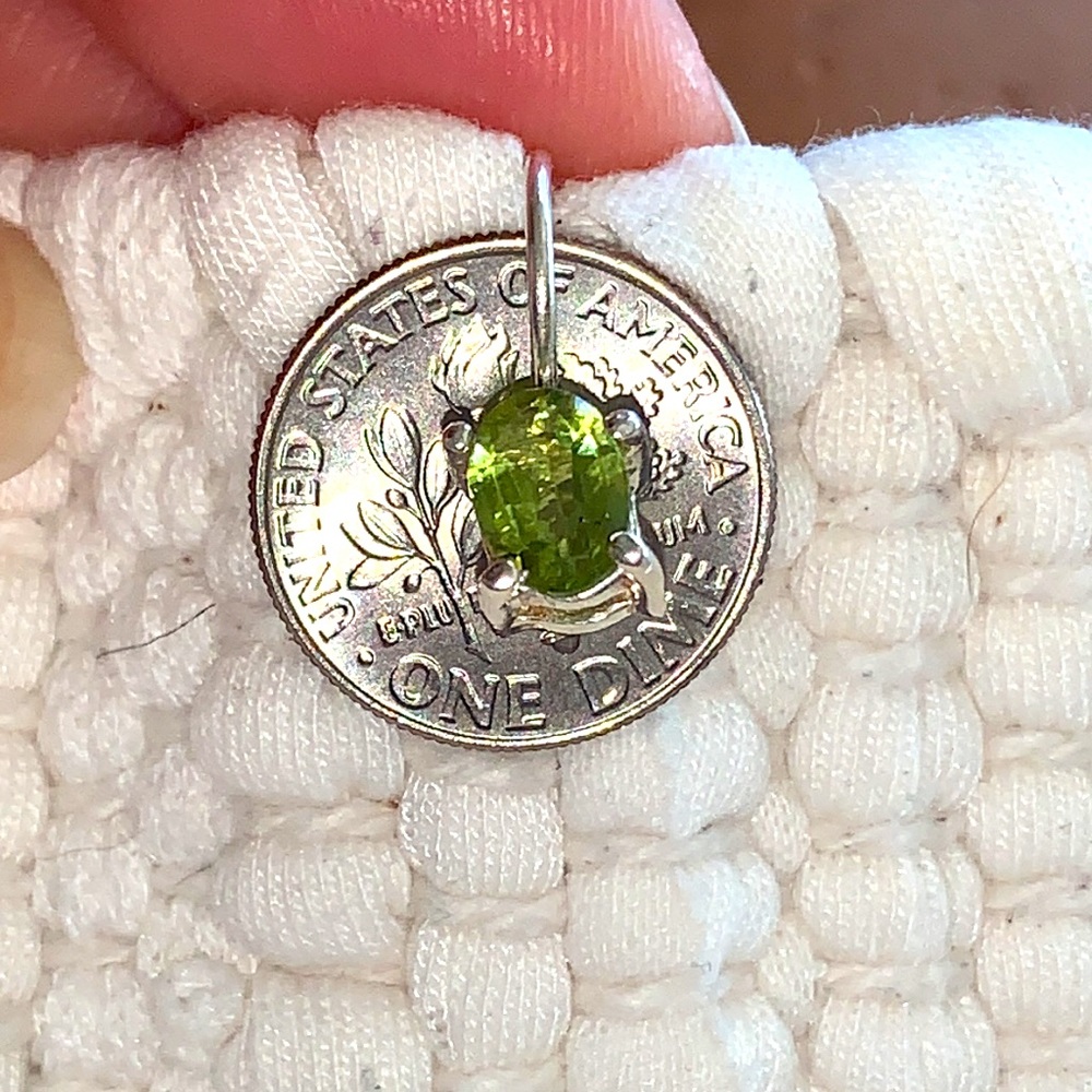 Beautiful Peridot & Silver Earrings - Picture 5 of 5